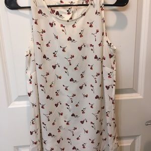 Sleeveless blouse with scalloped button-back | Size Small